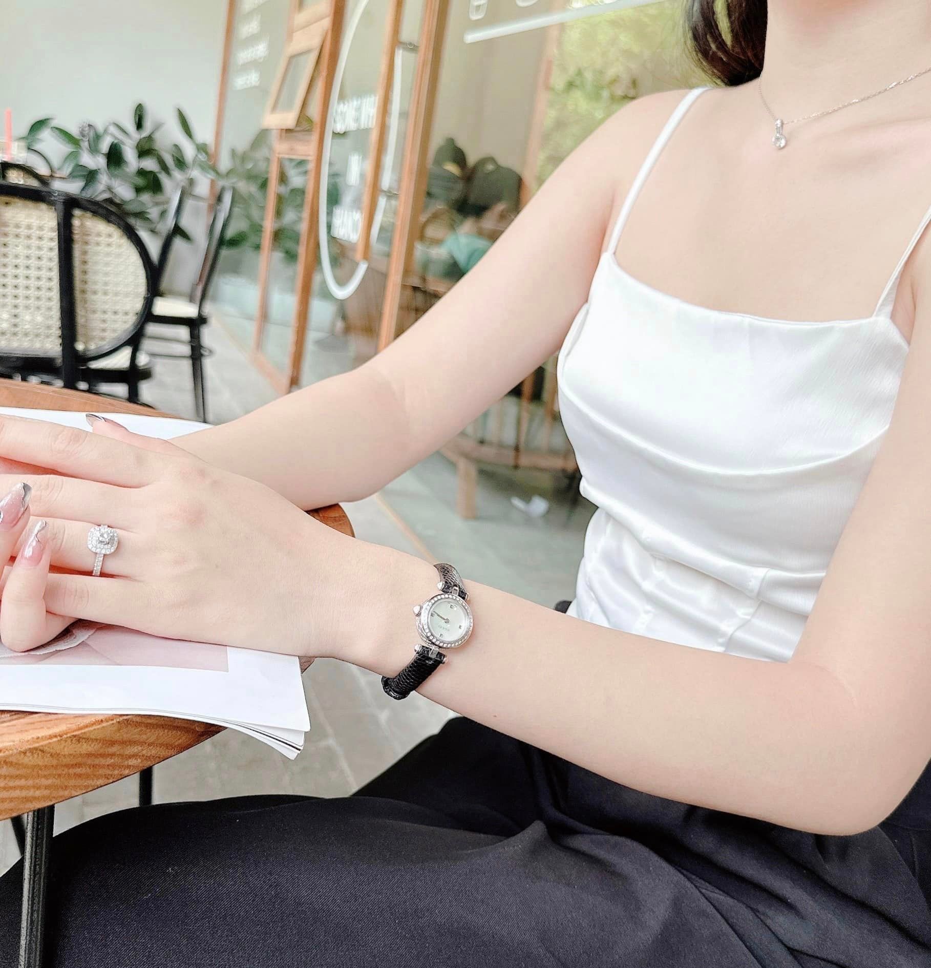 Gucci Diamantissima Diamonds Mother of Pearl Dial Black Leather Strap Watch For Women - YA141511