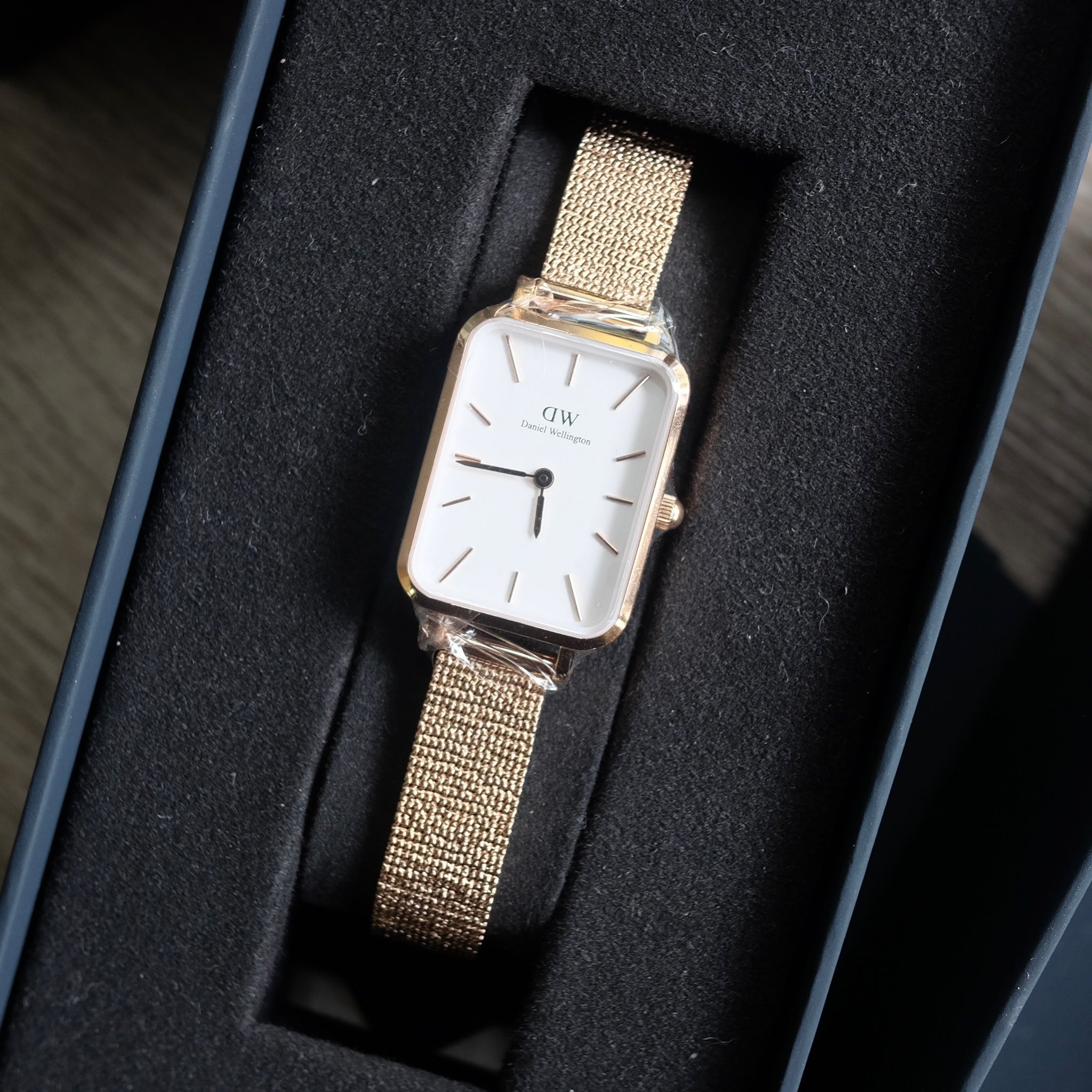 Daniel Wellington Quadro Melrose White Dial Gold Mesh Strap Watch For Women - DW00100431