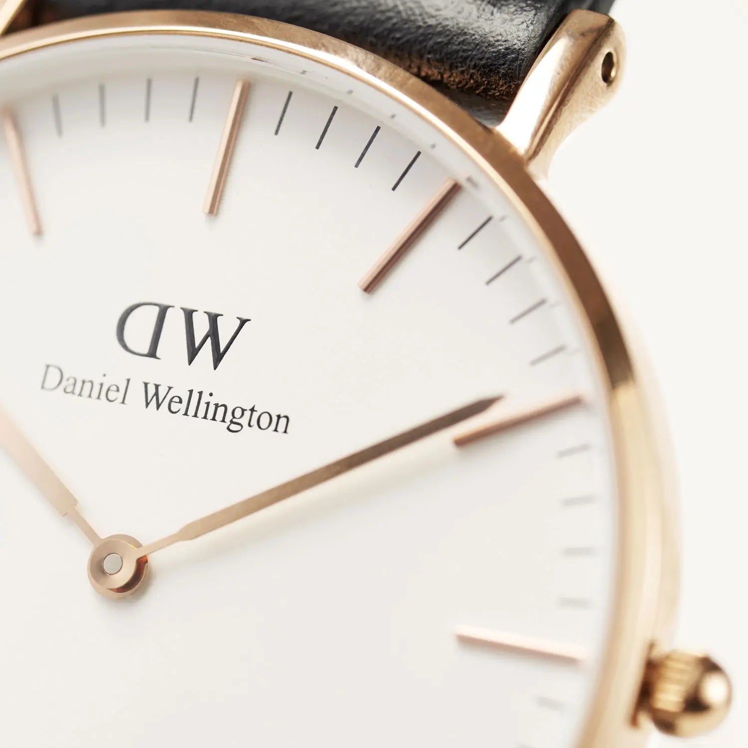 Daniel Wellington Classic Reading White Dial Black Leather Strap Watch For Women - DW00100041