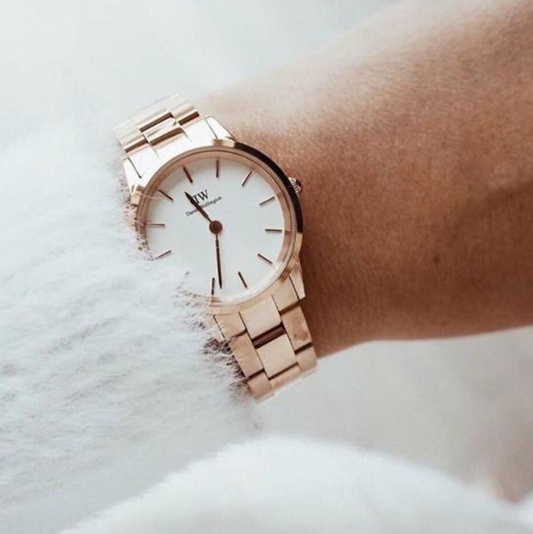 Daniel Wellington Iconic Link White Dial Rose Gold Steel Strap Watch for Women - DW00100213