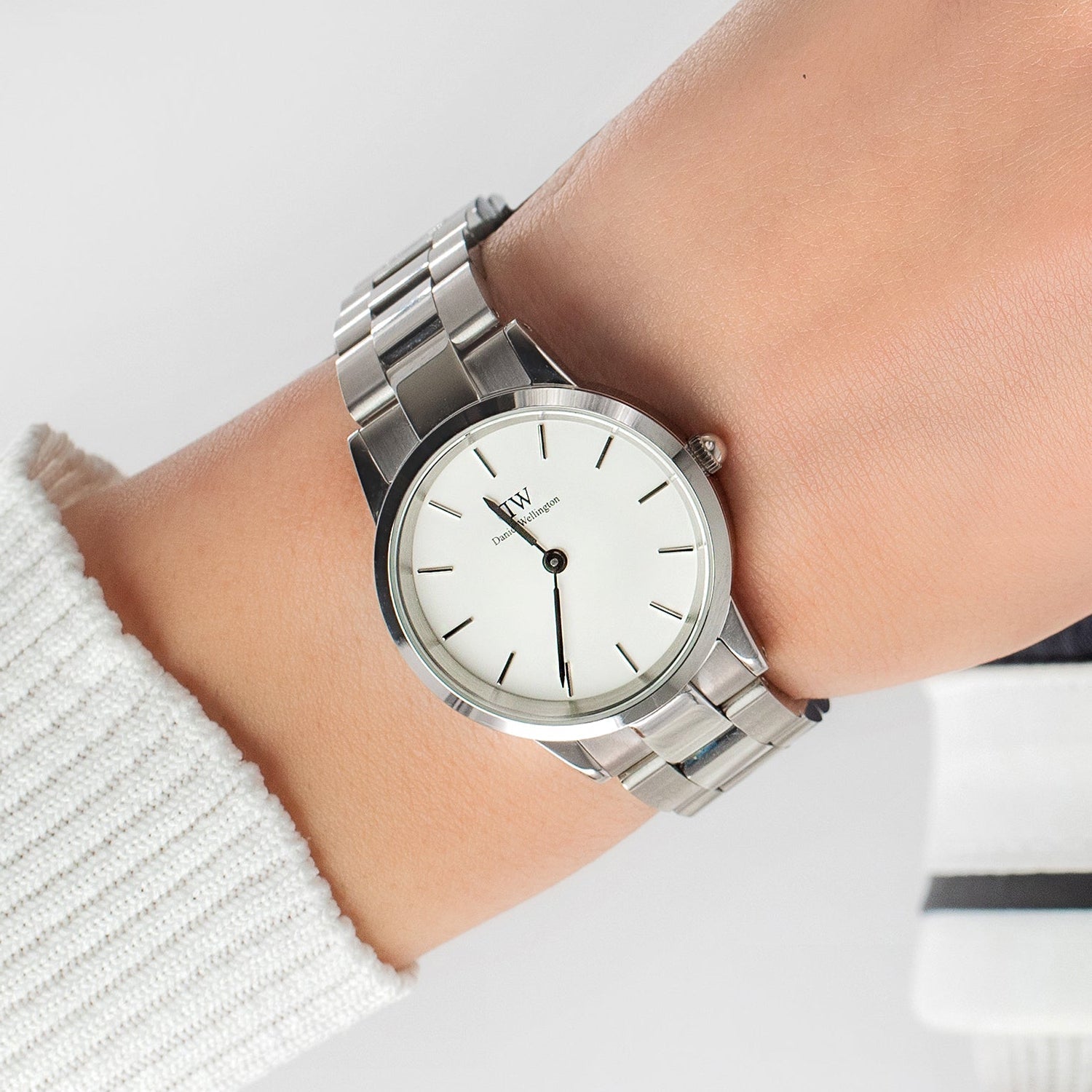 Daniel Wellington Iconic Link White Dial Silver Steel Strap Watch For Women - DW00100205