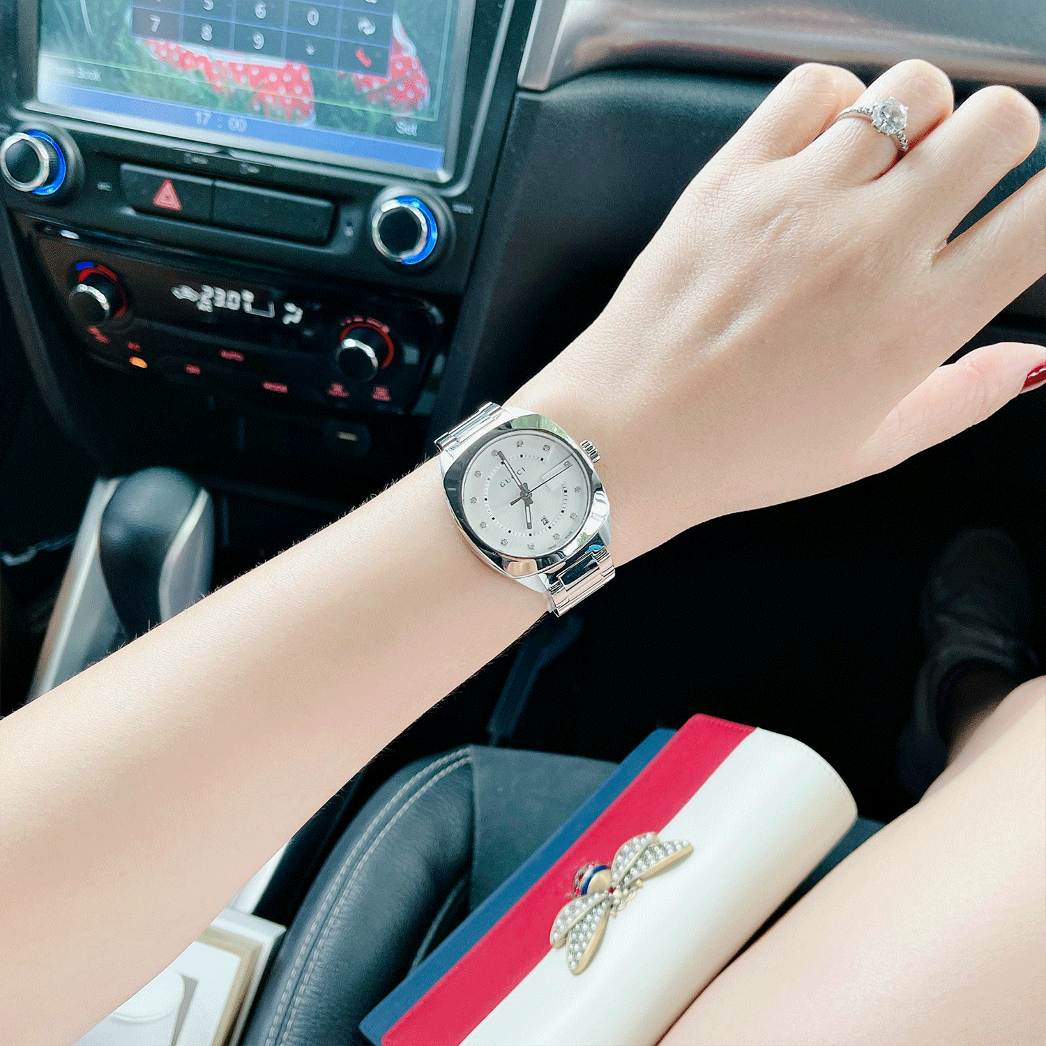 Gucci GG2570 Diamonds White Dial Silver Steel Strap Watch For Women - YA142403