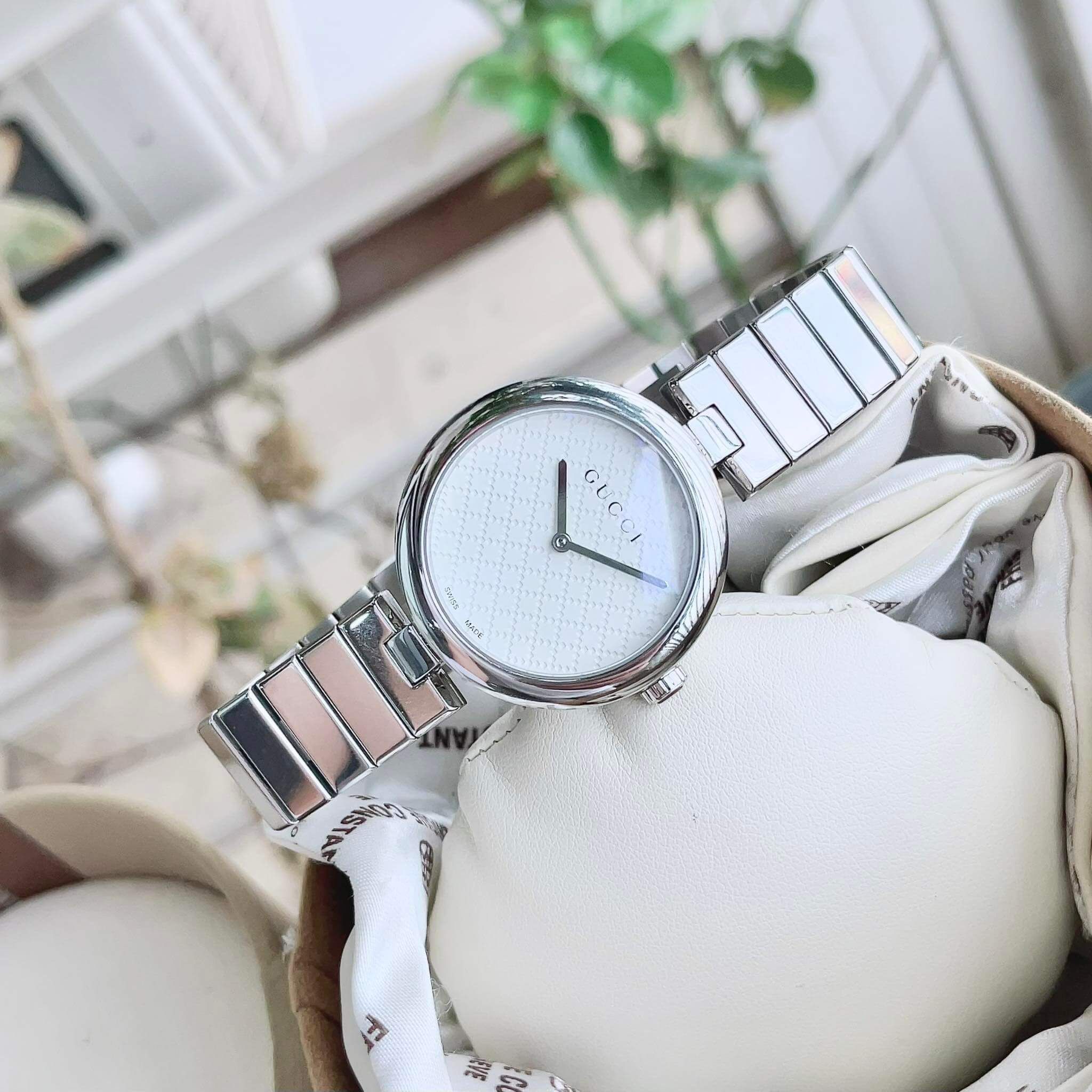 Gucci Diamantissima Quartz White Dial Silver Steel Strap Watch For Women - YA141402