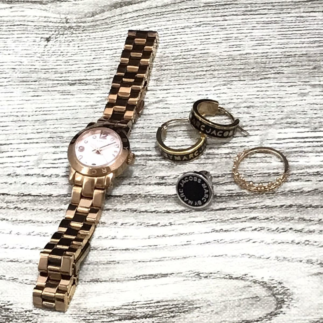 Marc Jacobs Amy White Dial Rose Gold Steel Strap Watch for Women - MBM3227