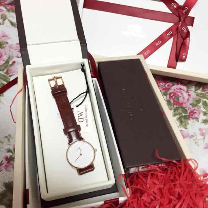 Daniel Wellington Classy St Mawes White Dial Brown Leather Strap Watch For Women - DW00100059