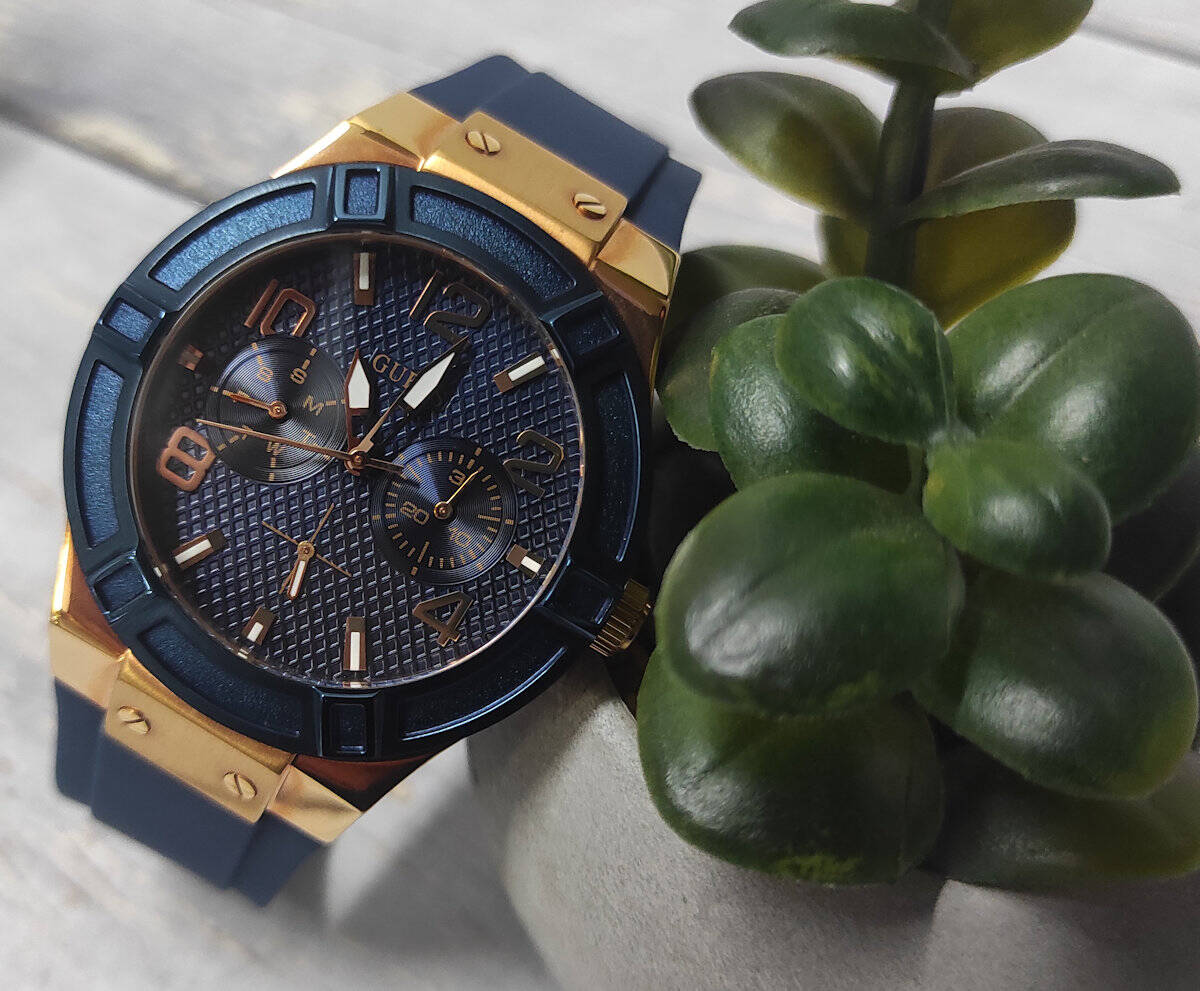 Guess Jet Setter Analog Quartz Blue Dial Blue Rubber Strap Watch For Women - W0571L1