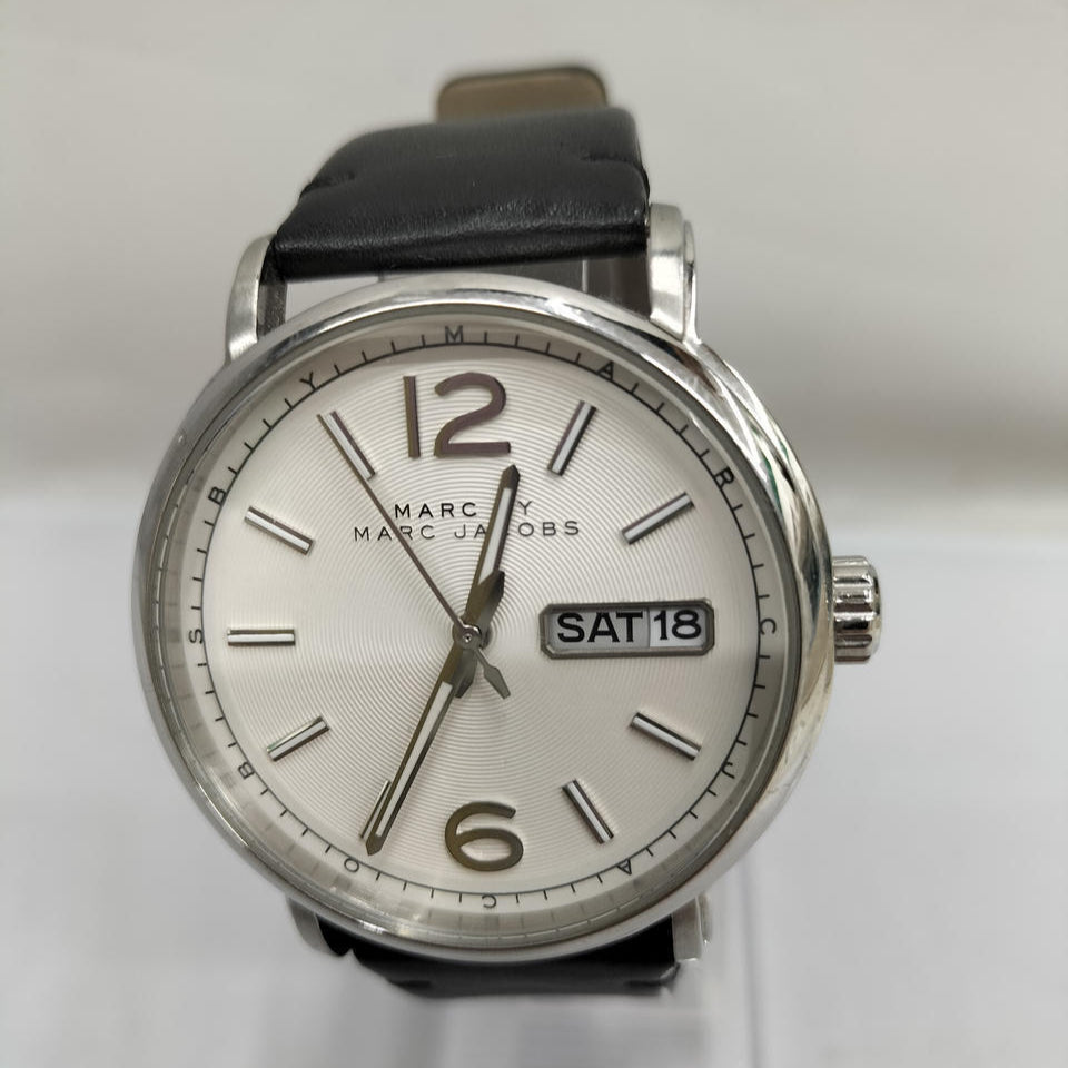 Marc Jacobs Fergus White Dial Black Leather Strap Watch for Men - MBM5076