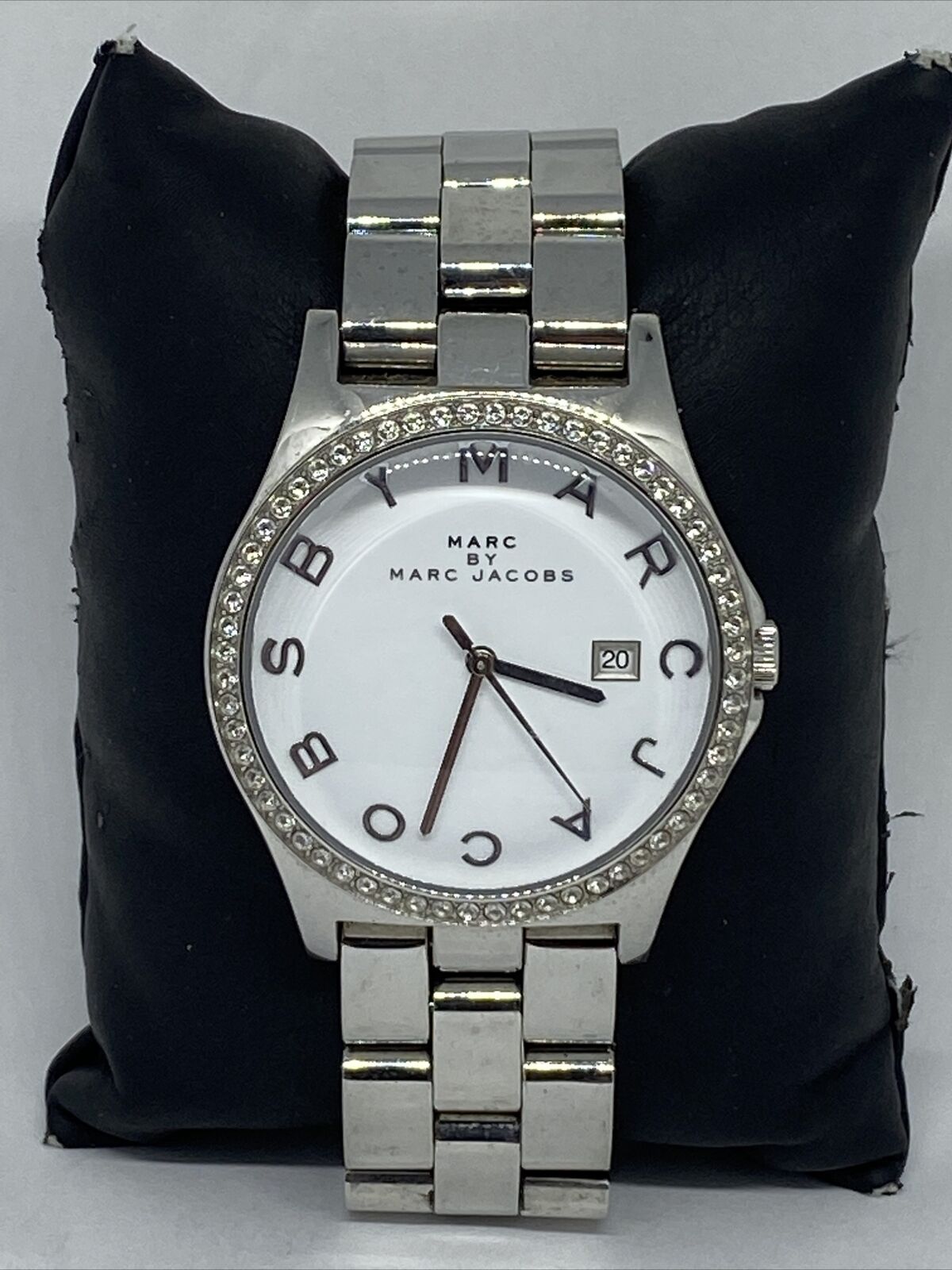 Marc Jacobs Henry Diamonds White Dial Silver Steel Strap Watch for Women - MBM3044