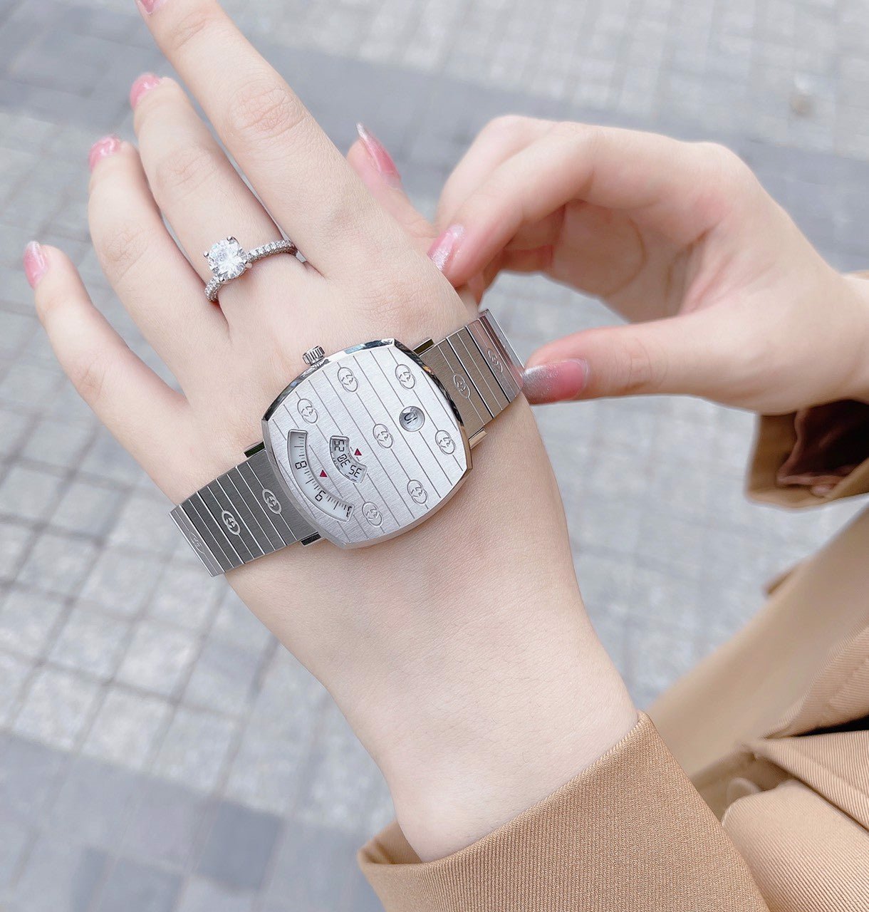 Gucci Grip Quartz Silver Dial Silver Steel Strap Watch For Women - YA157401